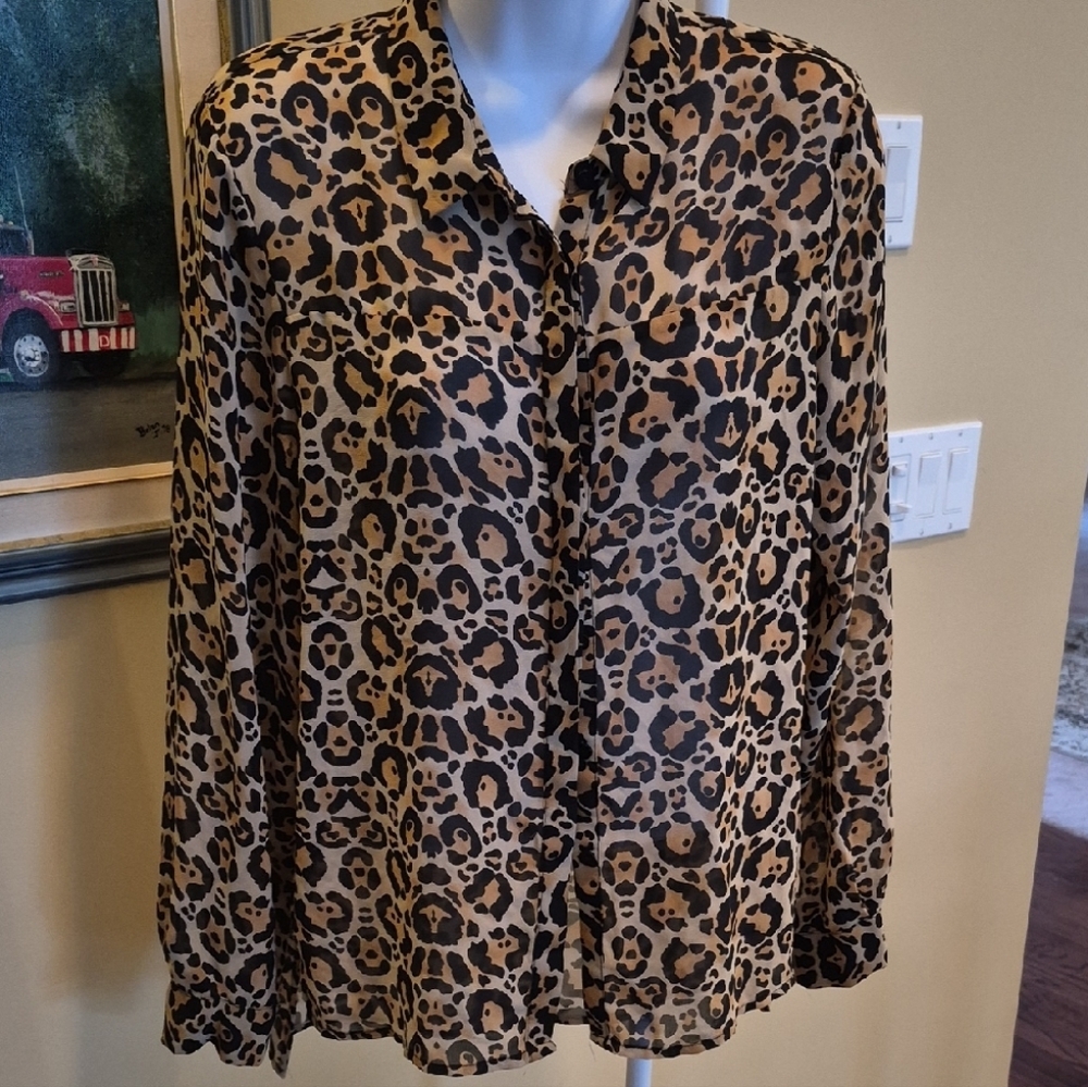 H&M Leopard Print Button Down Sz M